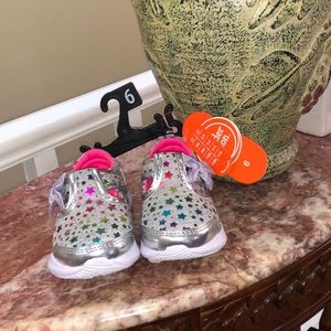 Easy on/off non-marking outsole Sandals